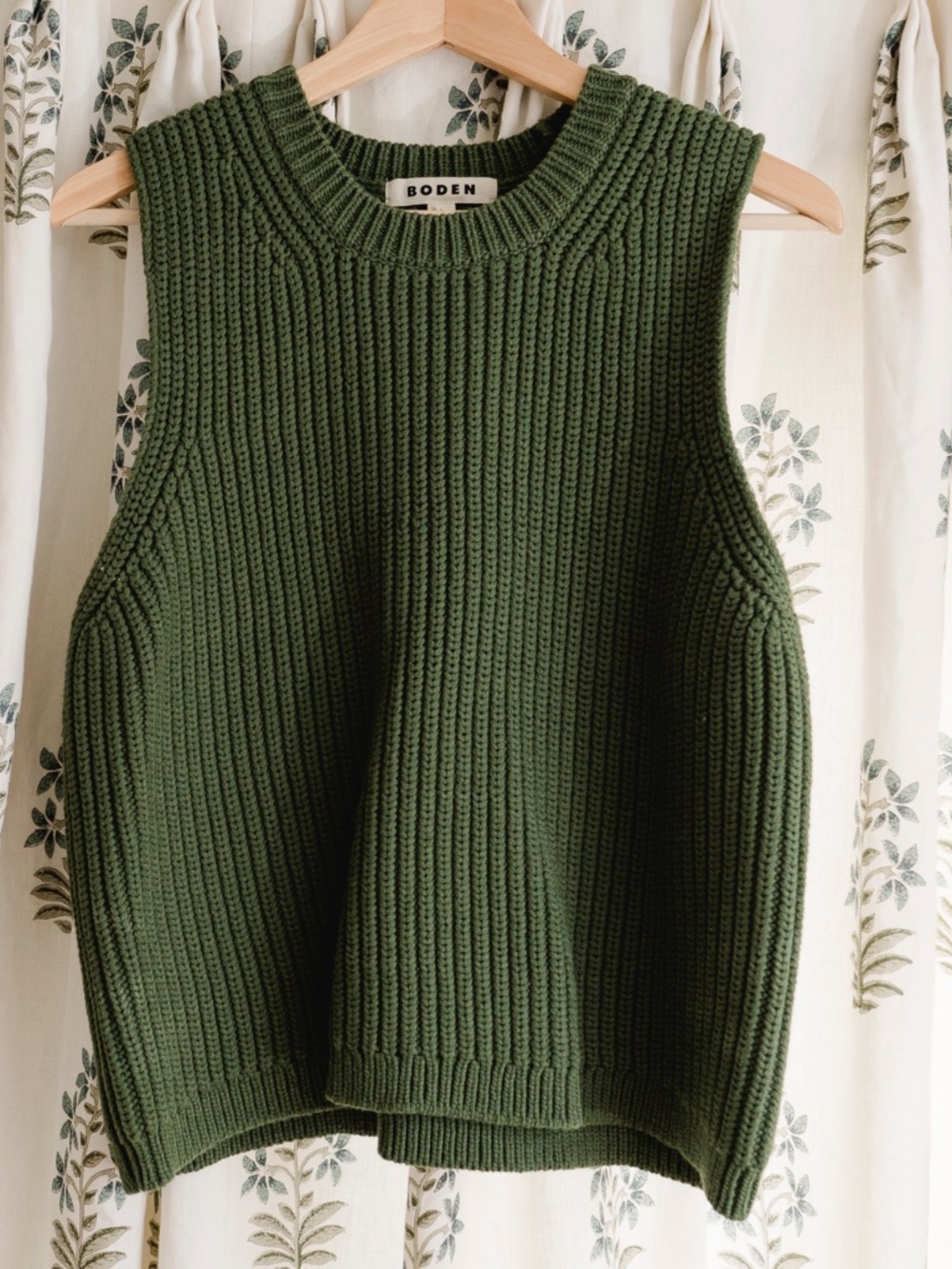 Boden Olive Green Ribbed Knit Sleeveless Sweater Vest